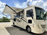 IMMACULATE 2021 Fleetwood Flair 29M